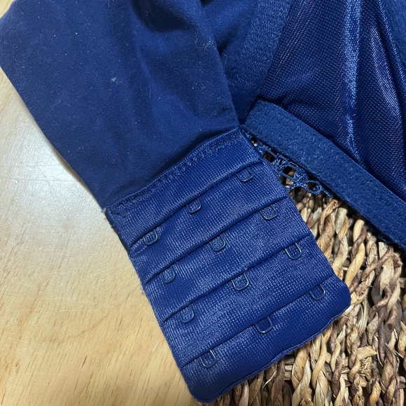 Awesome VS bra used but in great condition - Picture 7 of 8